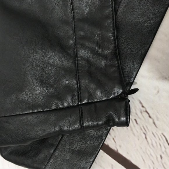 French Connection Cult Connection Cuffed Faux Leather Shorts Black - Picture 8 of 8